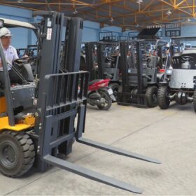 Dịch vụ cho thuê xe nâng Quận 10 giá rẻ