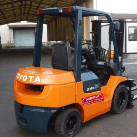 Cho thuê xe nâng tại Bắc Tân Uyên.