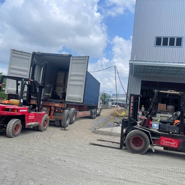 Đội xe nâng đa dạng phục vụ dự án logistics lớn tại KCN Formosa Hà Tĩnh