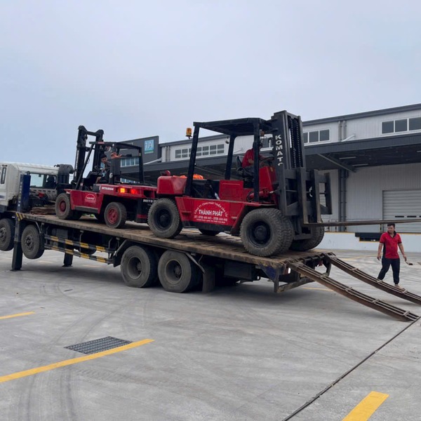 Xe nâng điện trong nhà máy thực phẩm sạch tại KKT Vũng Áng