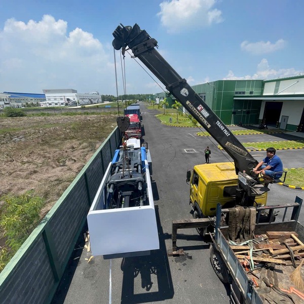 So sánh hiệu quả xe nâng điện và xe nâng dầu tại xưởng H.Thạch Hà